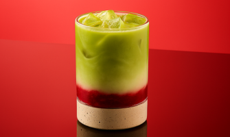 Iced sakura strawberry matcha latte par Routin 1883